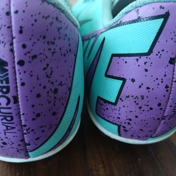 Nike Turquoise and Black Sports Shoes - Picture 3 of 6